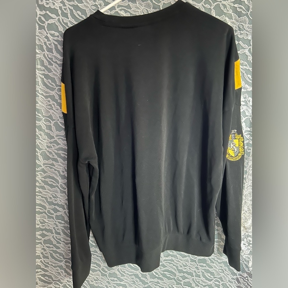 Harry Potter Hufflepuff Oversized Crewneck Lightweight Sweater - Picture 4 of 5